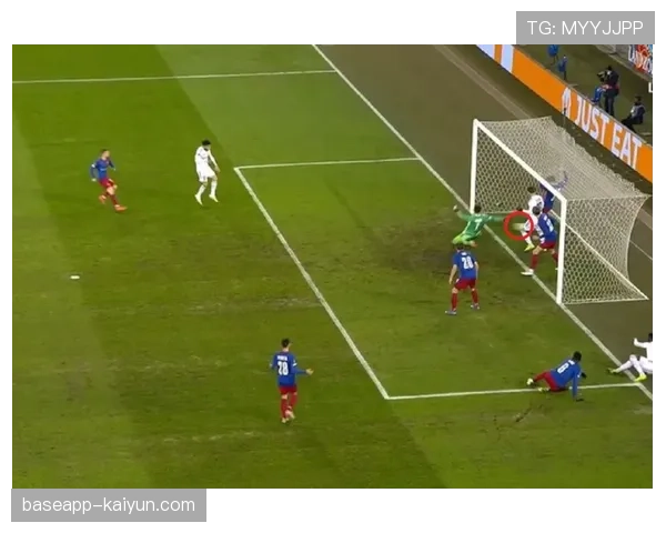 “技术应用：西甲测试门线技术扩展功能，辅助裁判判断人墙是否退够距离”